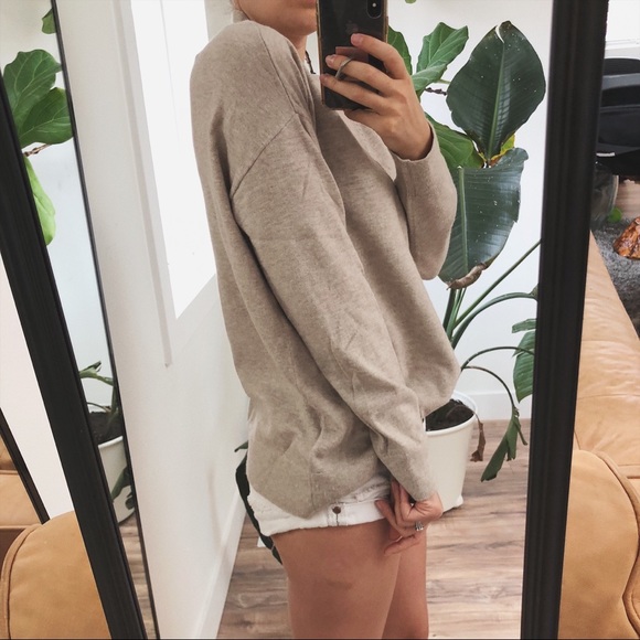 GAP beige v neck sweater - Picture 7 of 8